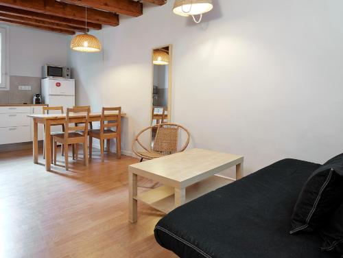 Barcelona Mercaders Apartments - main image