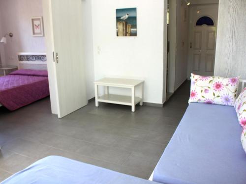 One-Bedroom Apartment image 2