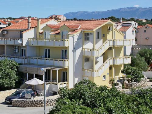  Apartments Jasmina, Pension in Novalja