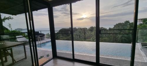 Sis and Sea Villa