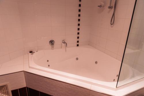 斯康汽車旅館公寓 (Scone Motor Inn & Apartments) in 斯康