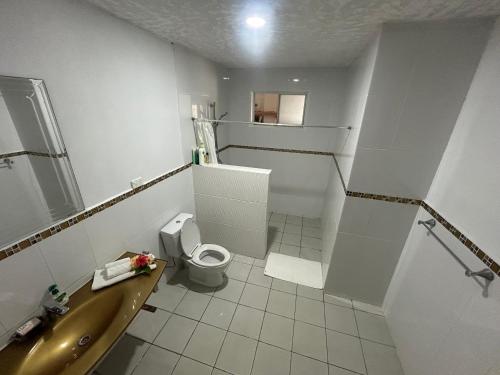 מקלחת, Vakaloa Holiday Home in Kanokupolu