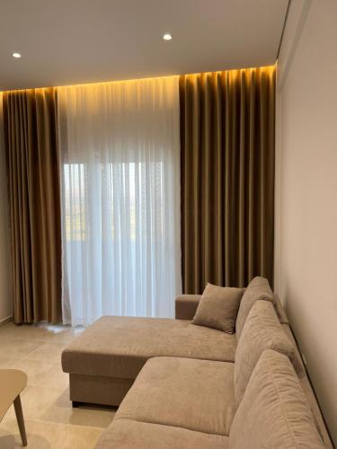 One-Bedroom Apartment with Lake View image 5
