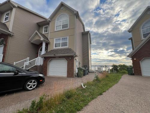 Luxury Bayview Retreat, 2 Private Rooms OR 1 Entire Apartment in Halifax (NS)