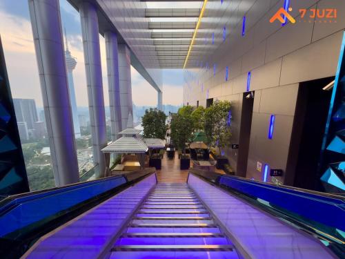 SkyPool KLCC 2BR Platinum Suite ｜D33F View｜Netflix - image 13