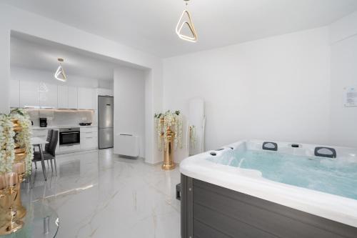 NEW Yiota Collection 4 Suites & 4 Prive Jacuzzi in ميجالوشوري