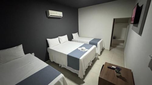 1 double bed, 2 twin beds