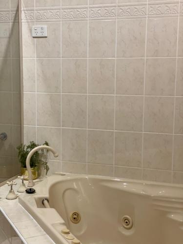 Bradburry Guest House in แคมป์เบลทาวน์