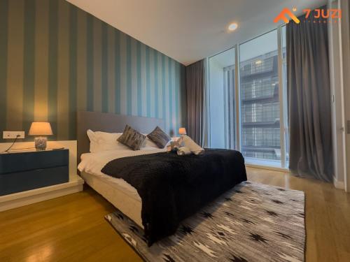 Sky Pool KLCC 2BR Platinum Suite C33 with Netflix, Kuala Lumpur
