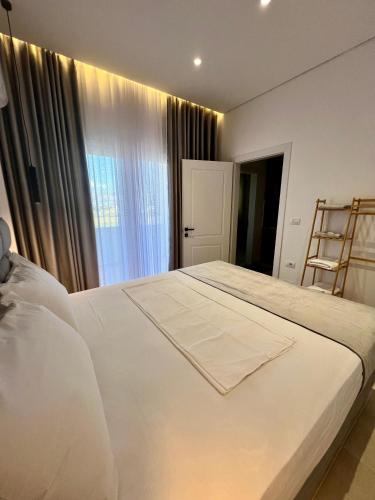 One-Bedroom Apartment with Garden View image 9