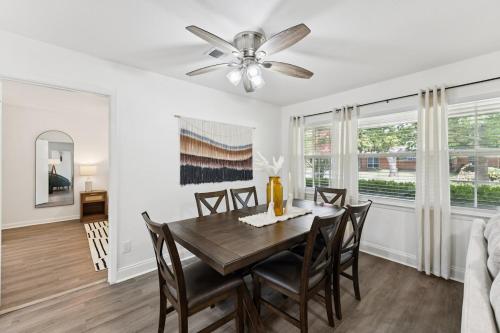 Boho Bungalow near DFW Airport in Фармерс Бранч