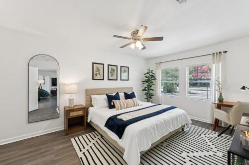 Boho Bungalow near DFW Airport in Фармерс Бранч