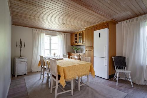 Torpa Gård, röda längan