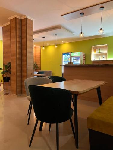 Вихрен-стаи и апартаменти за гости in سندنسكي