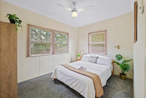 Queen Bed Shared Bath, 5BR Home In Beenleigh For 2 Bedroom1, Beenleigh (Foto 2)