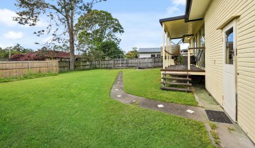 Queen Bed Shared Bath, 5BR Home In Beenleigh For 2 Bedroom1, Beenleigh (Foto 9)