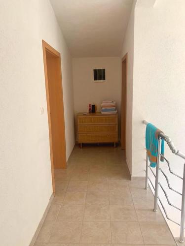 Spacious Home with Stunning Mountain and Sea Views , Bar, Dobre Vode Montenegro, Bar (foto 9)