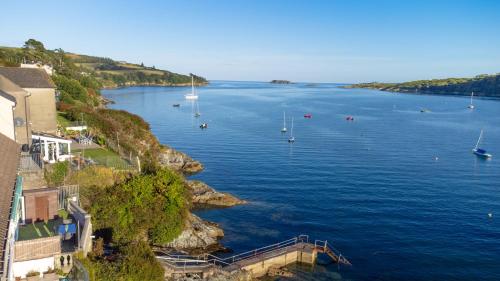 Glandore Cliff Cottage Getaway - Sea Access with Private Pier in Glandore