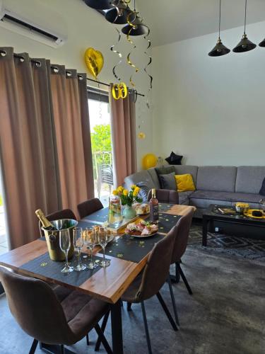 PauchHuts in Horni Plana