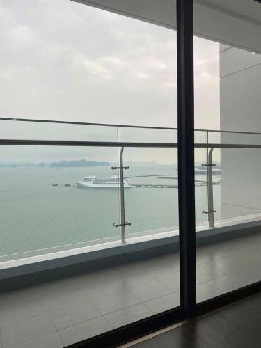 Studio Apartment Sea View Sapphire Ha Long near Bai Chay Bridge