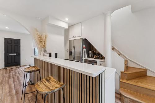 Entire Rowhouse In Capitol Hill With Free Parking - 첼트넘