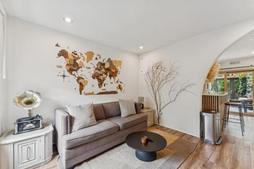 Entire rowhouse in Capitol Hill with free parking in Washington, USA