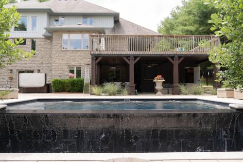Cozy Private Suite with heated pool in Centre Wellington (ON)