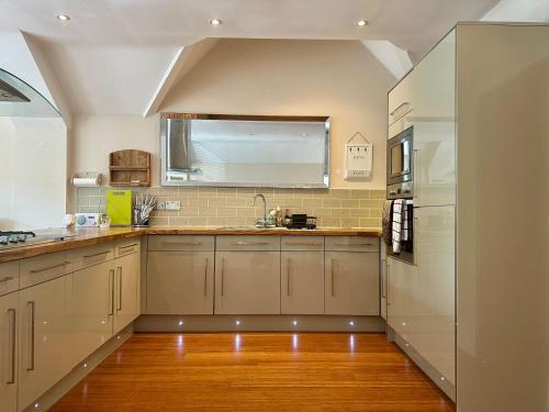 Stylish 2 Bed Apartment sleeps 4 in Begbroke