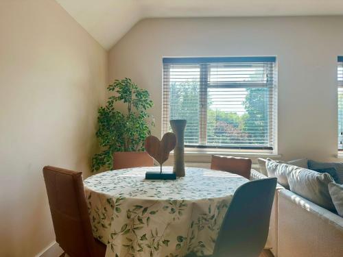 Stylish 2 Bed Apartment sleeps 4 in Begbroke