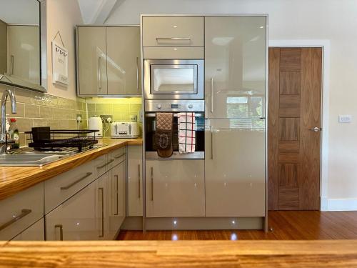 Stylish 2 Bed Apartment sleeps 4 in Begbroke