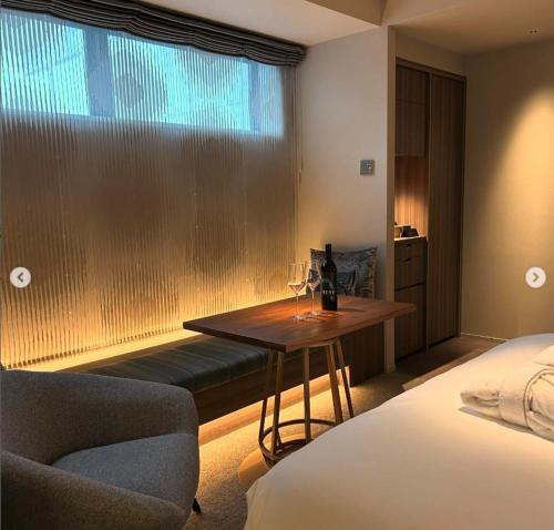 King Room image 5