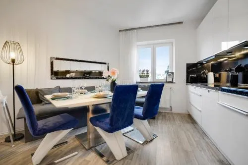 KATIES Apartments Augsburg - Zentral - 4 Zimmer - 7 Personen - 2 Parken - Nintendo Switch - DisneyPlus - E-Kamin in Augsburg, Deutschland