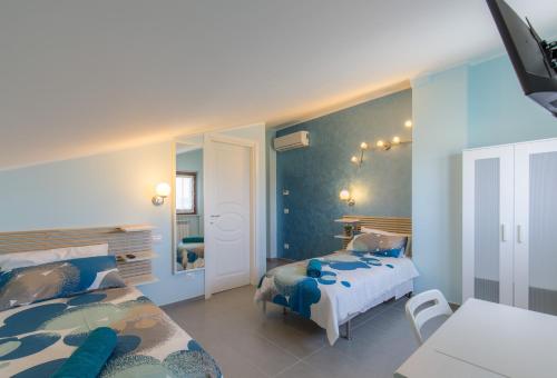 2 twin beds