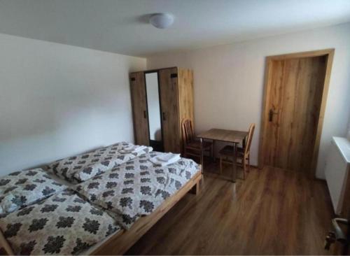 4 bedrooms, 7 beds