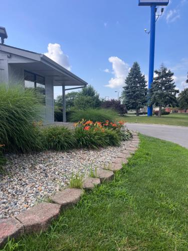 Exterior view, Stay-Well Inn - Monroe in Monroe (MI)