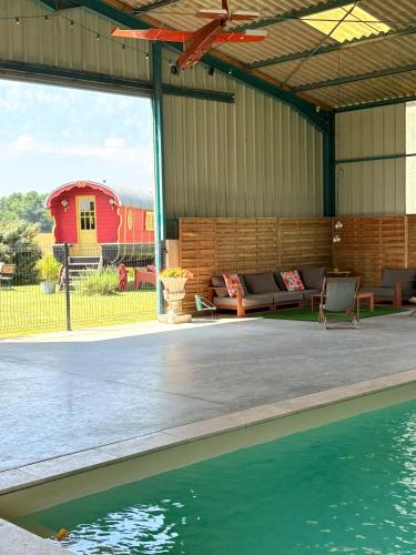 Atpūtas iespējas, La Roulotte POP des Grillots in Beaulon