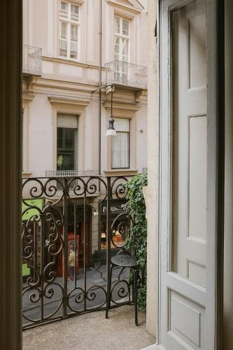 Casa colore esclusiva in posizione centralissima by Turin House Collection, Turin (Foto 8)