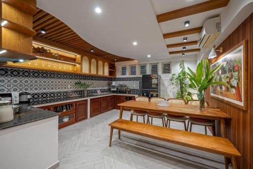 Shore House - Near My Khe Beach & City Centre by The Key - image 2