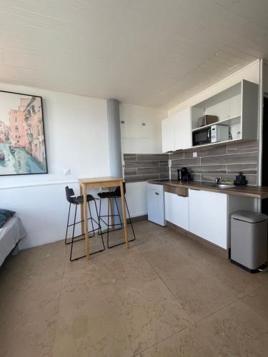 PENTHOUSE SEASIDE 10 MIN port, croisière et aéroport (PENTHOUSE SEASIDE 10 MIN port, croisiere et aeroport) in Baimbridge