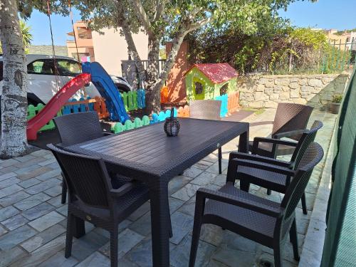 STROUBIS STUDIOS 2 5