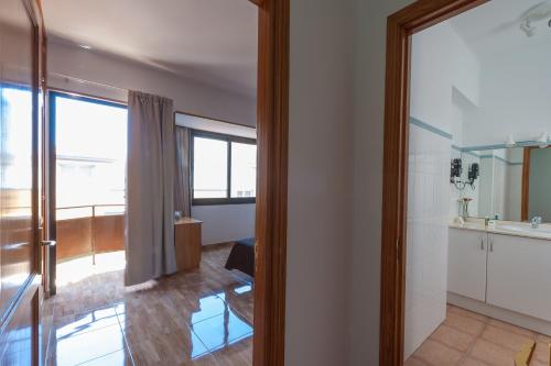 Superior Apartment image 9