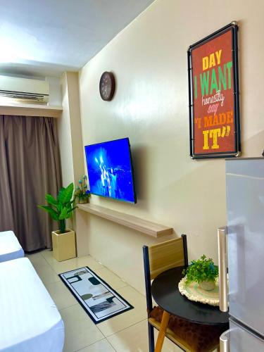 Aiza's Place with Two Beds in Shell Residences PASAY near MOA and NAIA, Manila (photo 10)