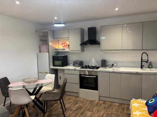 Farm woodland riverview cabin bbq firepit pet friendly in Hertford