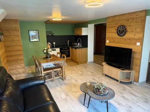 Gîte de la Racine, A l'Orée du bois (Gite de la Racine, A l'Oree du bois) in Raon Aux Bois