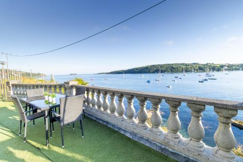 Glandore Cliff Cottage Getaway - Sea Access with Private Pier in Glandore