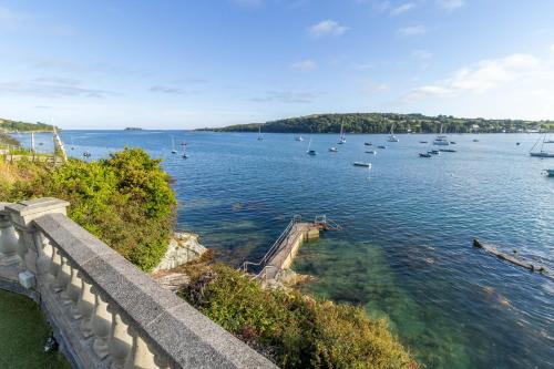 Glandore Cliff Cottage Getaway - Sea Access with Private Pier in Glandore