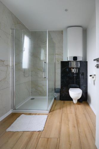2 bedrooms, 6 beds
