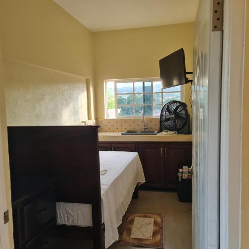 Vista exterior, Paradise place grande single roof top room in Claremont