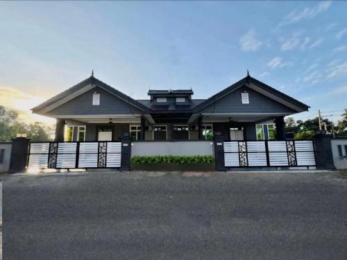 Exterior view, Nurul Ain Homestay, Nearby Kelulut Beach, Marang Terengganu in Kampung Rhu