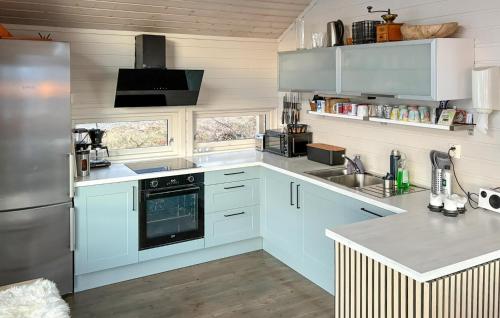 ห้องครัว, Stunning Home In Stranda With Sauna in สตรานดา